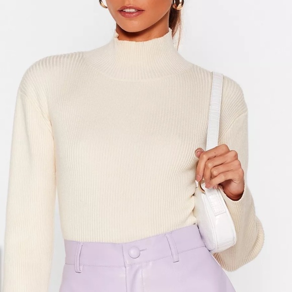 Backless turtleneck top - Picture 2 of 5